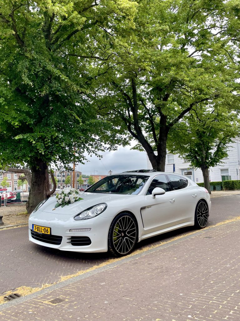 Trouwauto huren Hellevoetsluis - Porsche Panamera trouwauto
