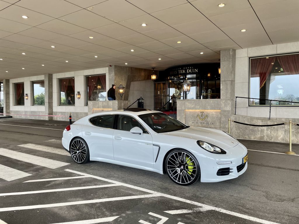 Trouwauto huren Noordwijk - Porsche Panamera trouwauto